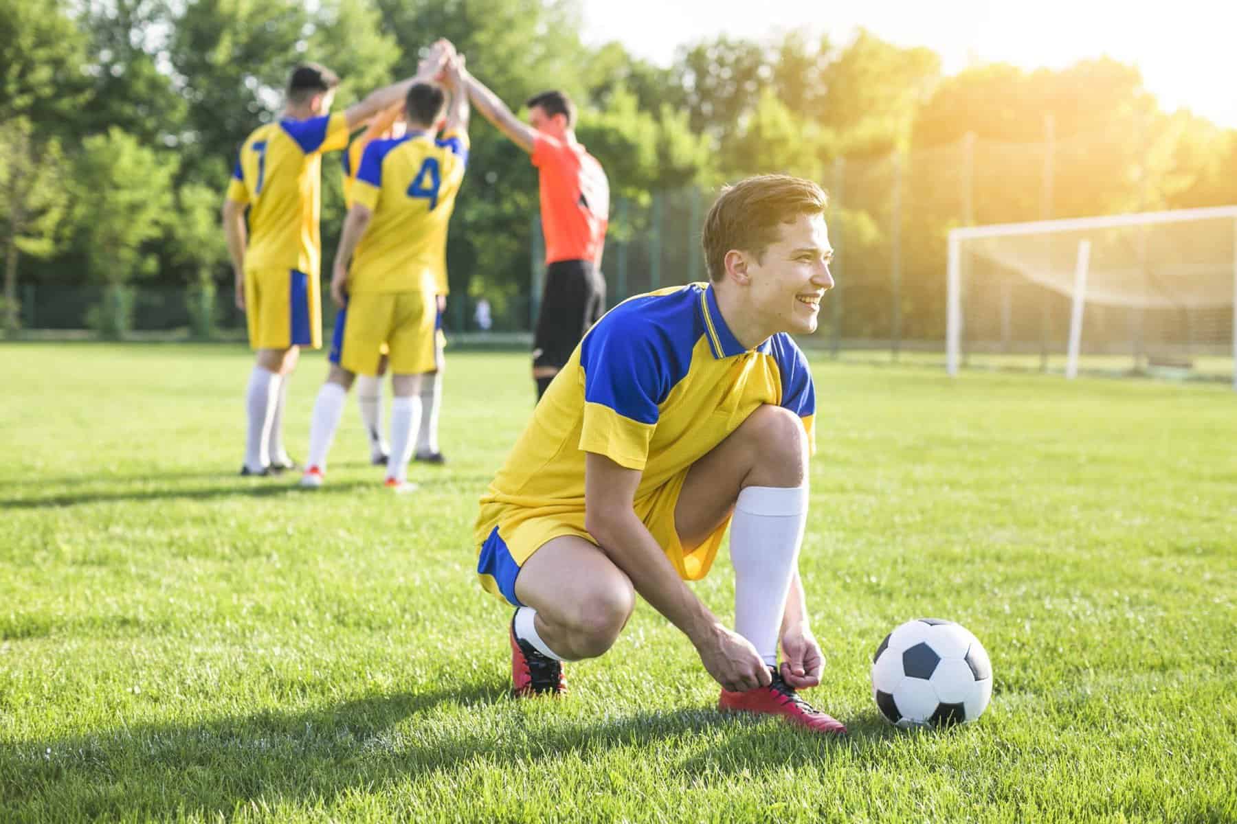 He is playing football better than me. Футбол. Фауст бол. Красивые мальчики футболисты. Любительский футбол.